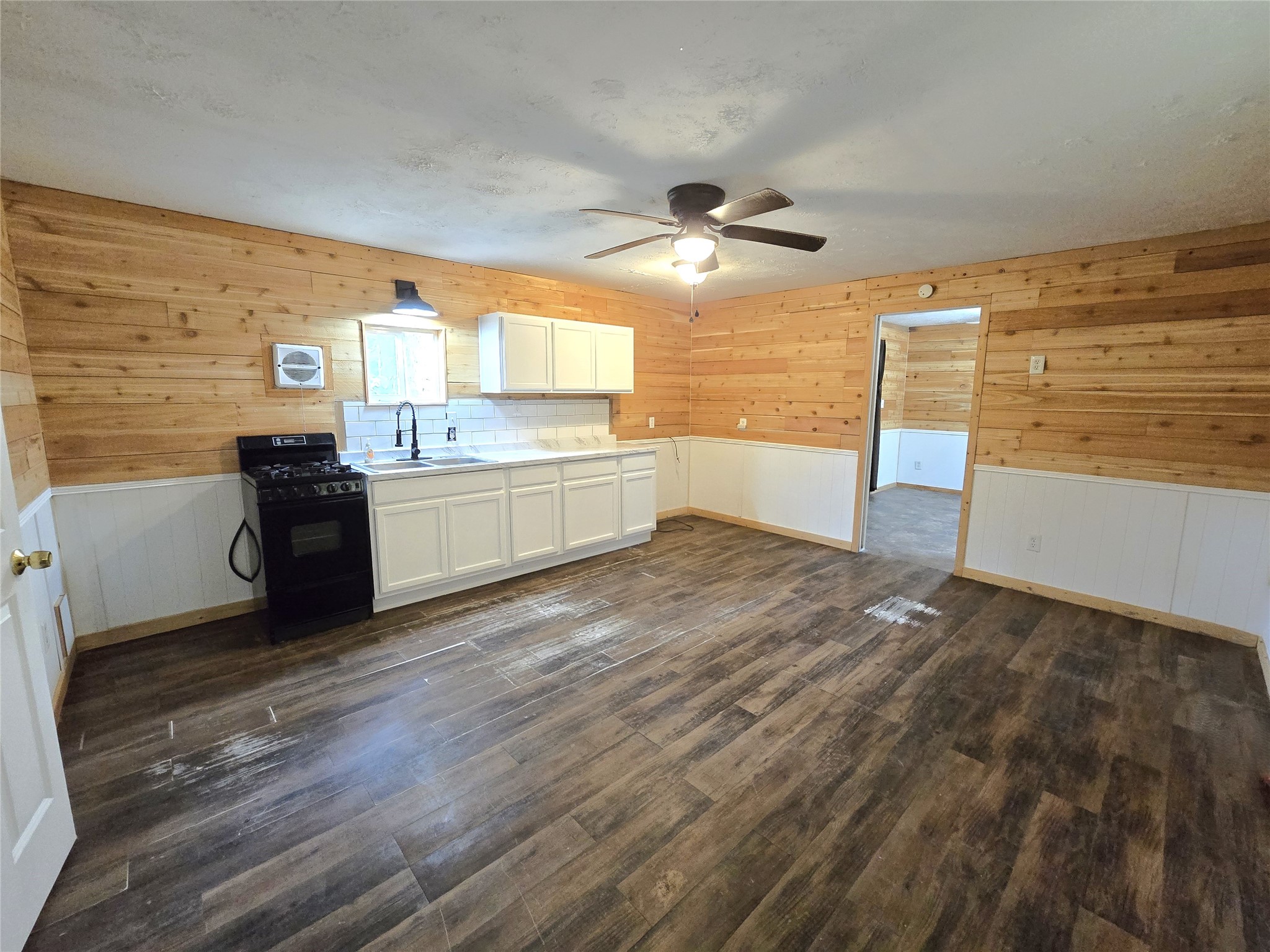 127 Navaho Trail Trinity, TX 75862 - Photo 4 of 13 a large kitchen with a wooden floor and large window