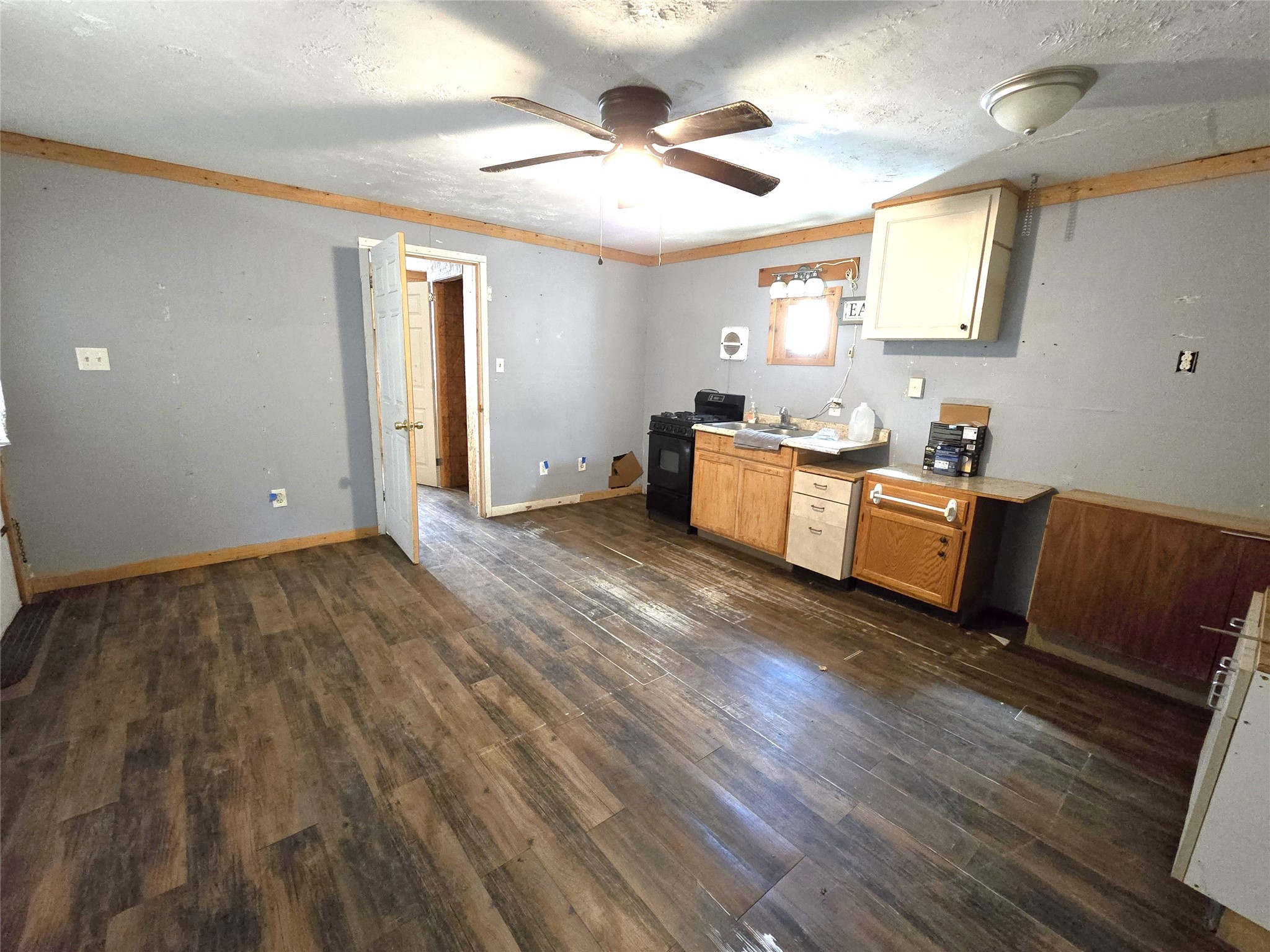 127 Navaho Trail Trinity, TX 75862 - Photo 8 of 12 a kitchen with granite countertop a stove and a wooden floors