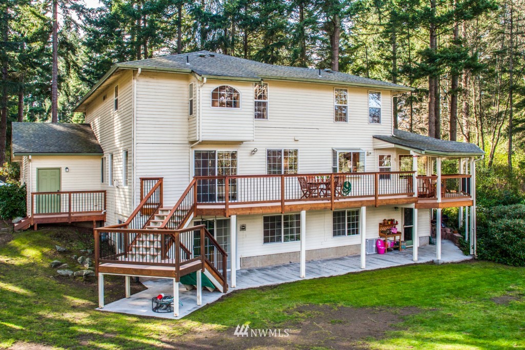 345 Viewcrest Road Bellingham, WA 98229 - Photo 2 of 15
