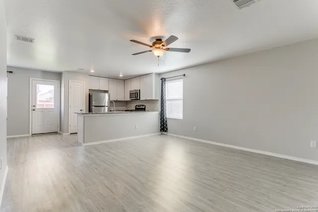 $1,600 | 10623 De Gonzalo Way, Converse, TX 78109