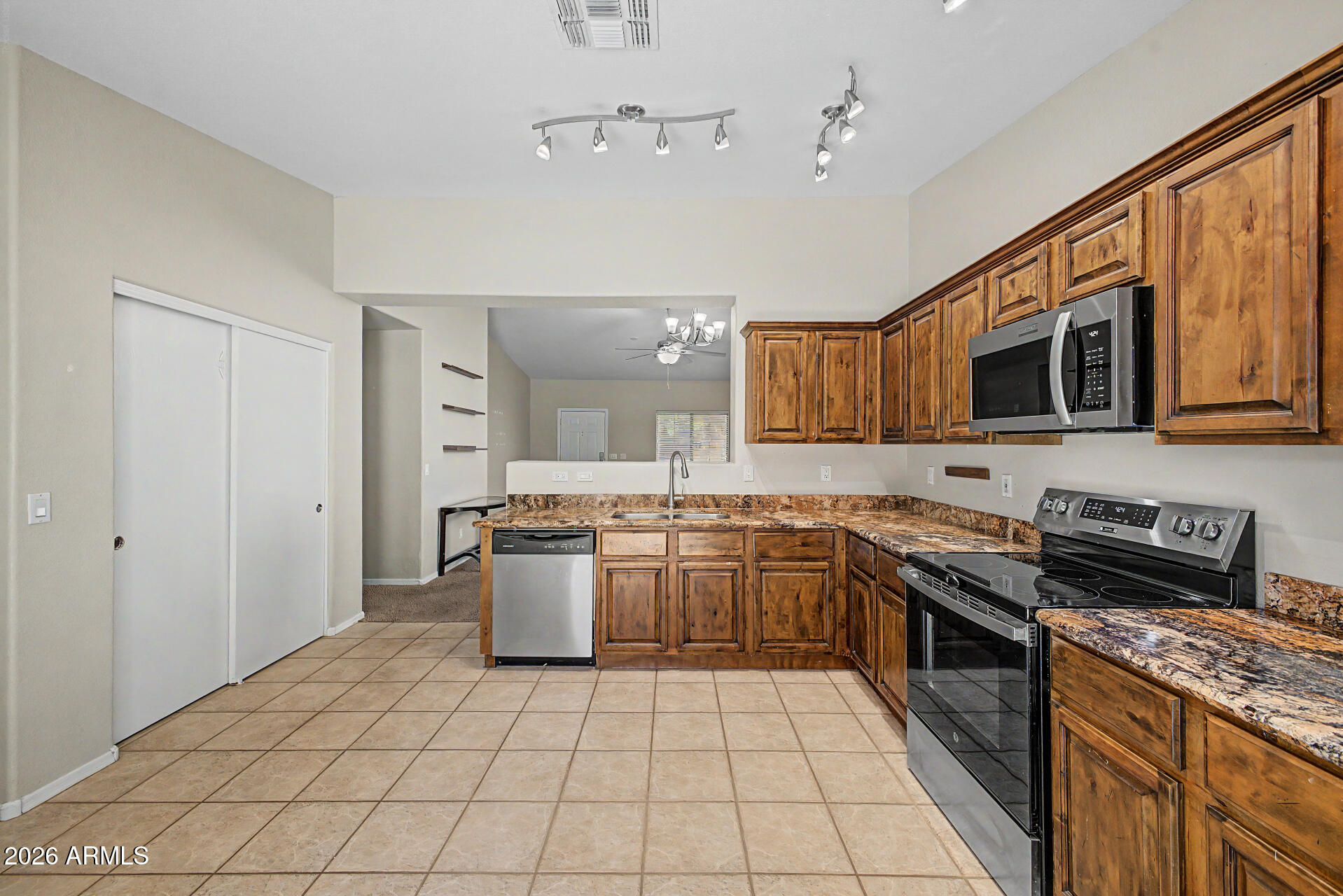 7019 West Phelps Road Peoria, AZ 85382 - Photo 11 of 31