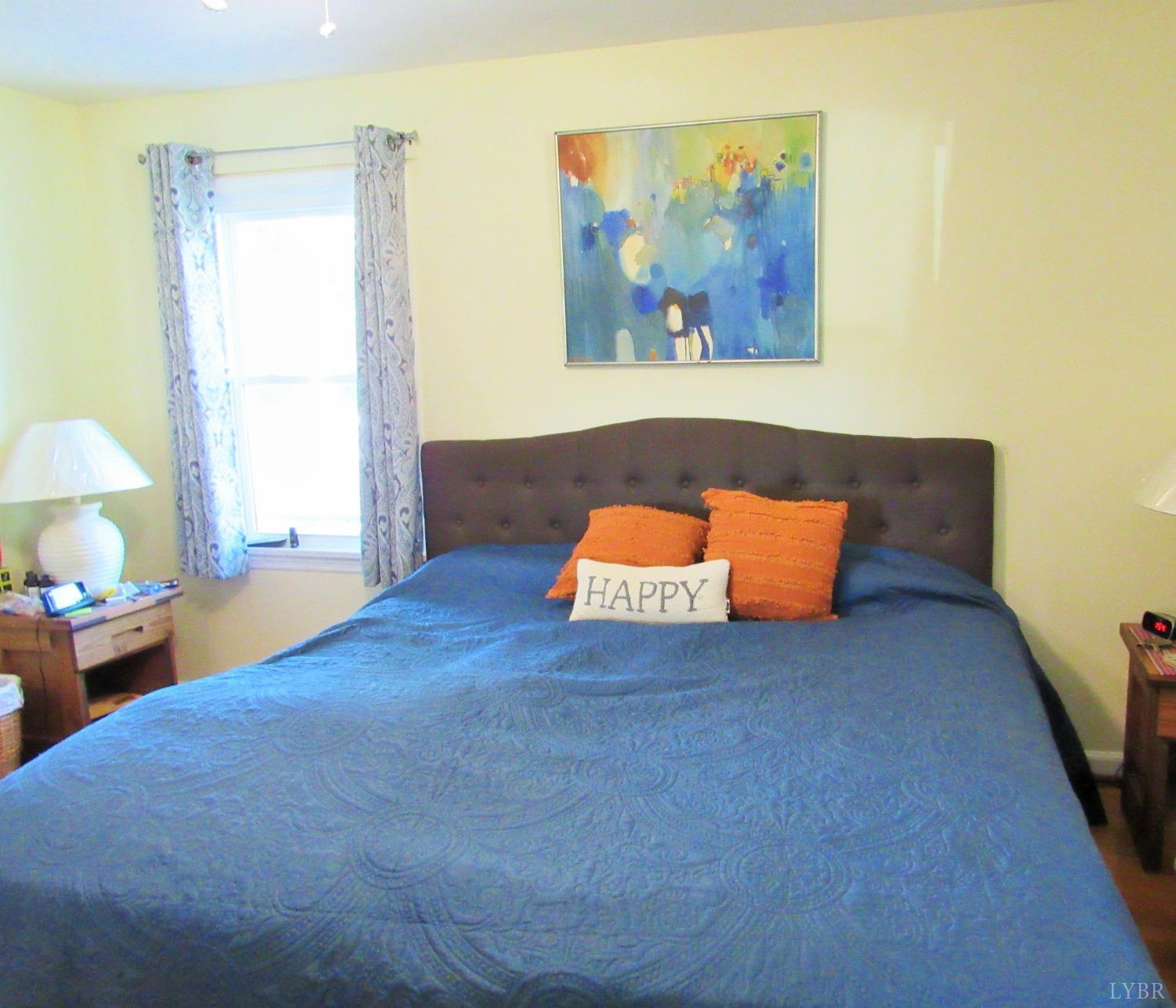 801 Gidsville Road Amherst, VA 24521 - Photo 17 of 34 a room with furniture and a window