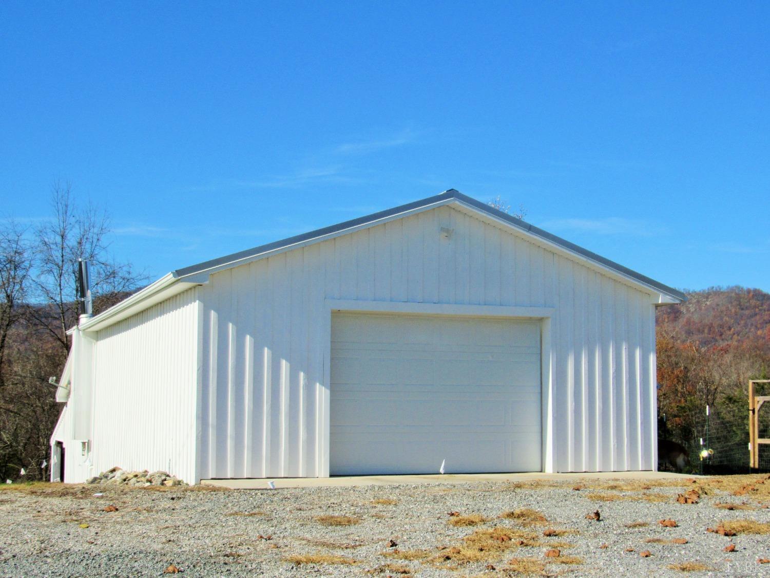 801 Gidsville Road Amherst, VA 24521 - Photo 29 of 34 a view of a wooden roof and road