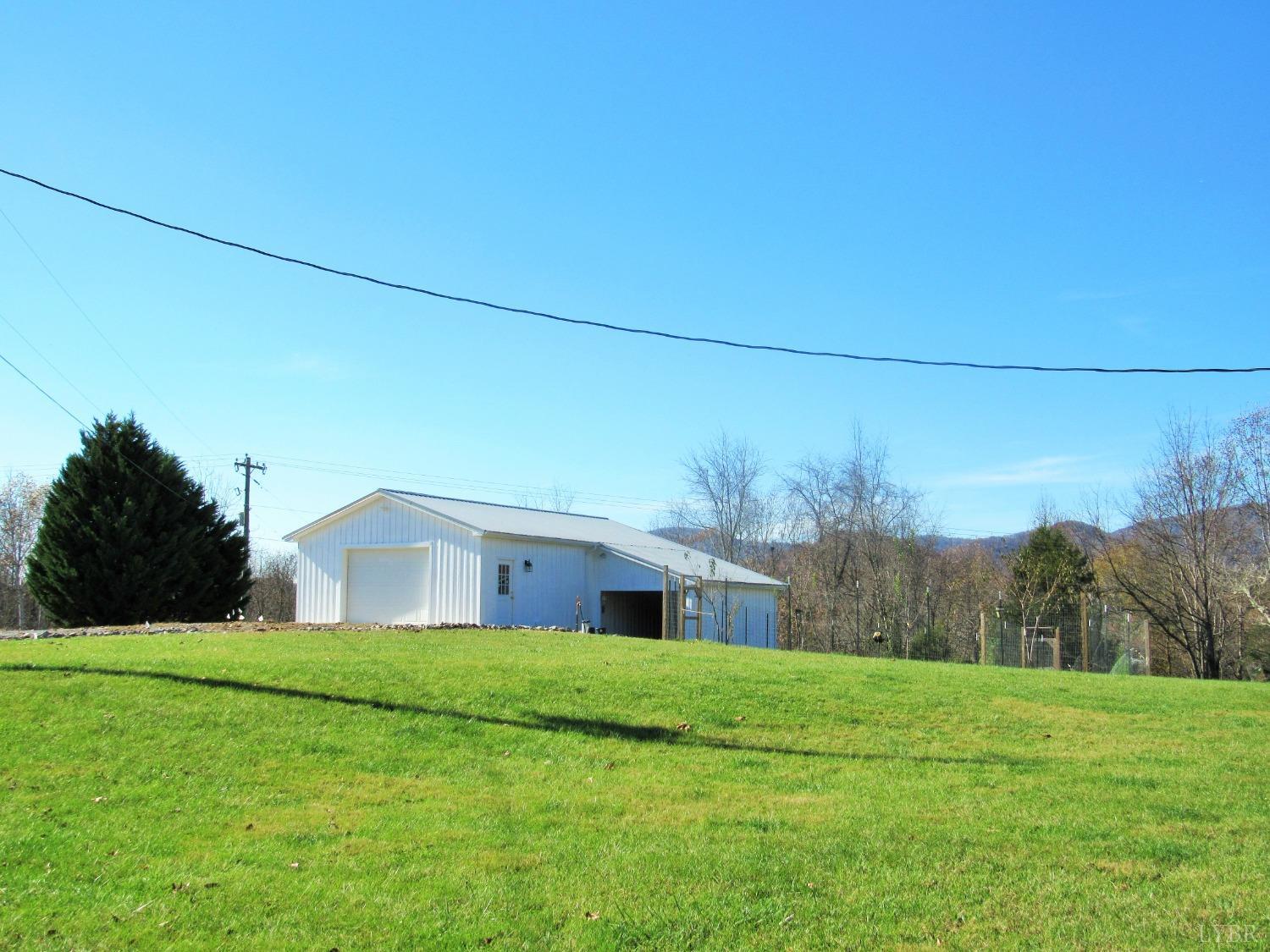 801 Gidsville Road Amherst, VA 24521 - Photo 4 of 34 a view of a house with a big yard