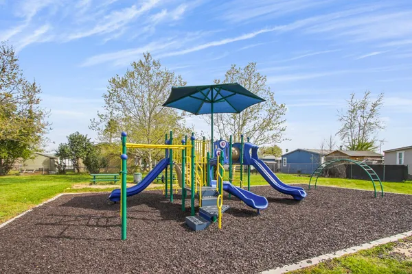 a sign that is sitting on the side of a road