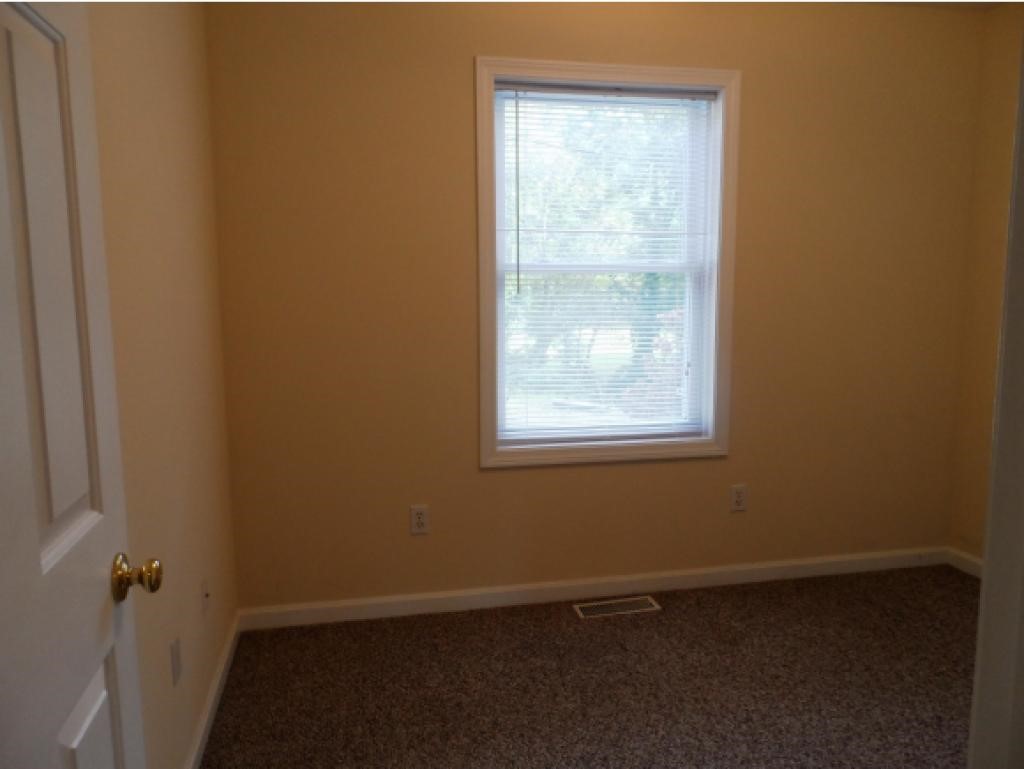 407-409 Jamestown Road Belmont, NH 03220 - Photo 10 of 20 Gallery Image 10
