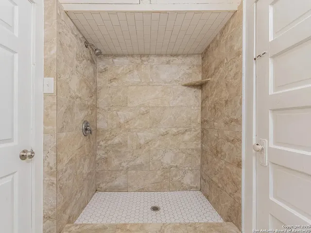 $1,200 | 839 West Russell Place, San Antonio, TX 78212