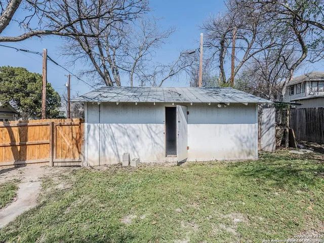 $1,200 | 839 West Russell Place, San Antonio, TX 78212