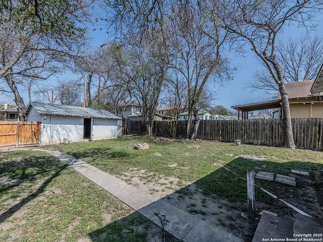 $1,200 | 839 West Russell Place, San Antonio, TX 78212