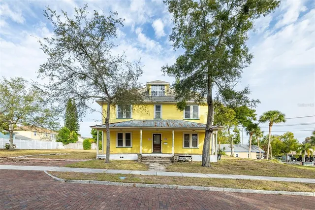 $490,000 | 553 Division Street, Tarpon Springs, FL 34689