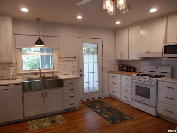 $146,900 | 20 Hiel Drive, Bushnell, IL 61422