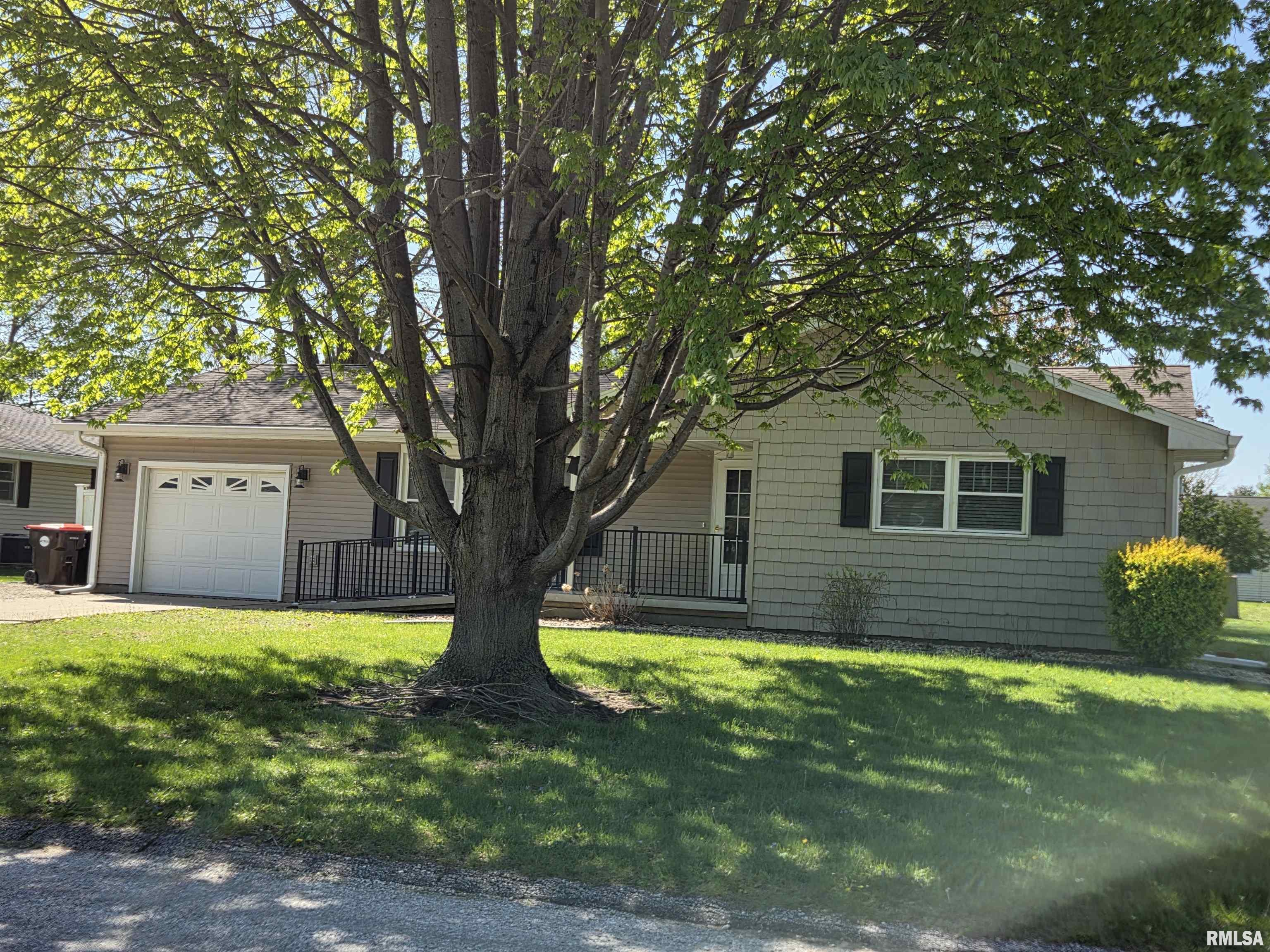 20 Hiel Drive Bushnell, IL 61422 - Photo 2 of 39