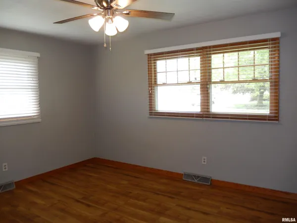 $146,900 | 20 Hiel Drive, Bushnell, IL 61422