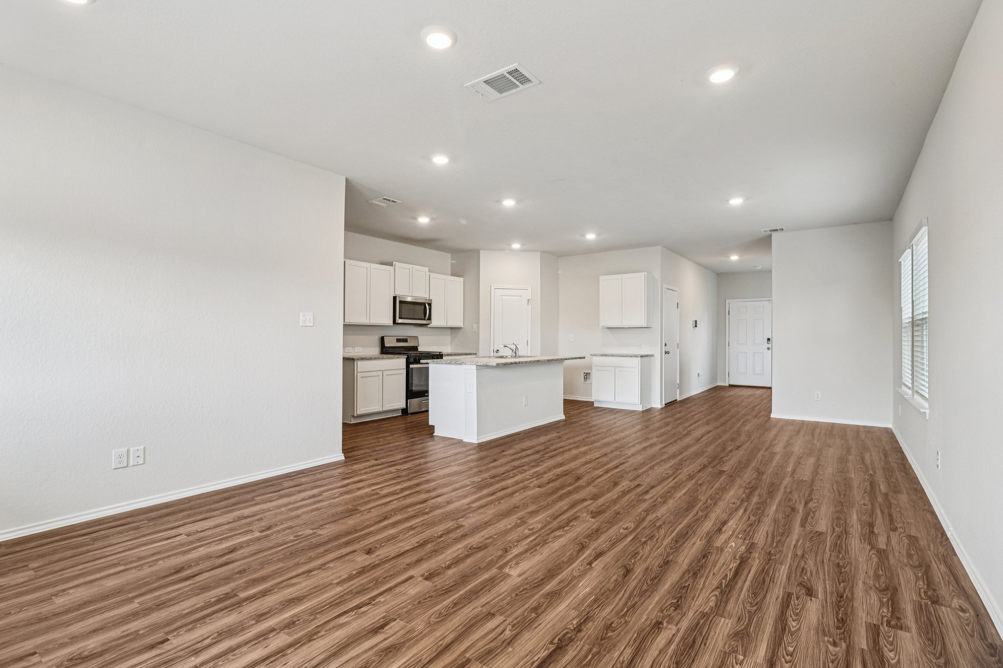 4006 Bay Leaf Loop Von Ormy, TX 78073 - Photo 5 of 19