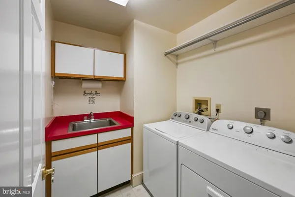 a view of empty room with window and ceiling fan
