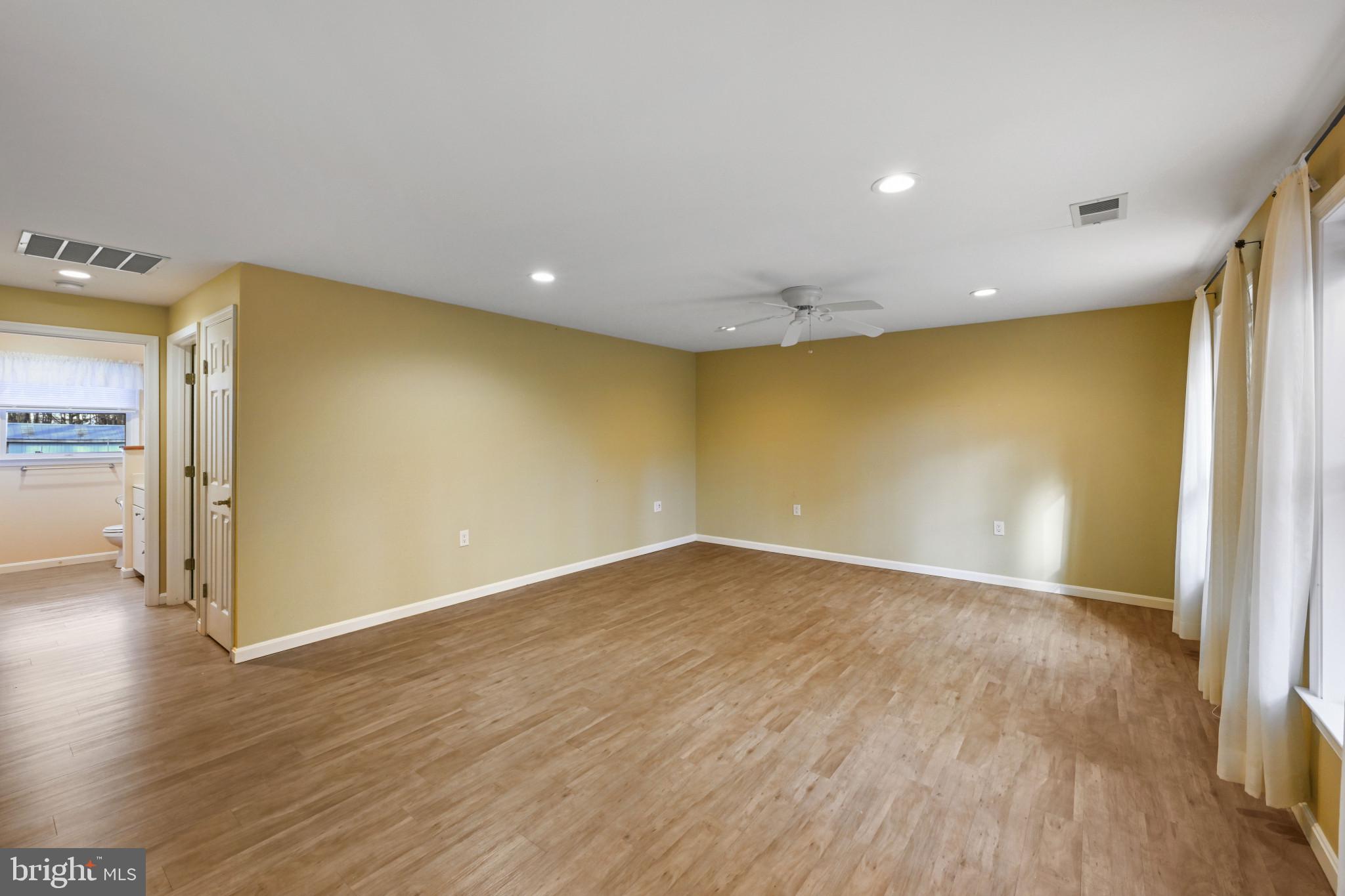 16966 Teagues Point Road Hughesville, MD 20637 - Photo 57 of 72 Guest living room