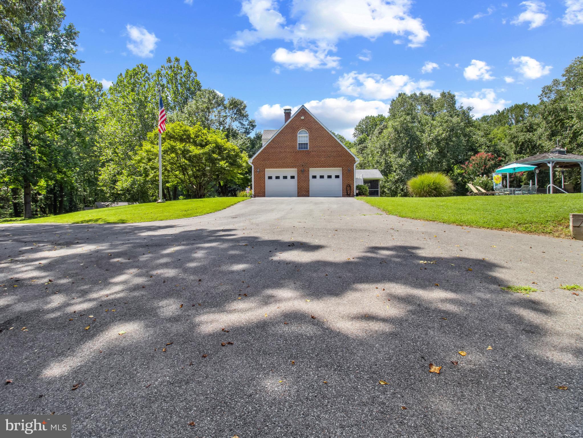 16966 Teagues Point Road Hughesville, MD 20637 - Photo 8 of 72 Two car garage