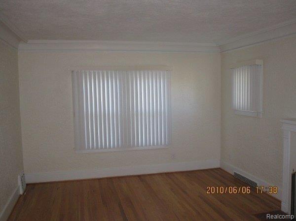 295 Elizabeth Lake Road Pontiac, MI 48341 - Photo 8 of 12 IMG_6296
