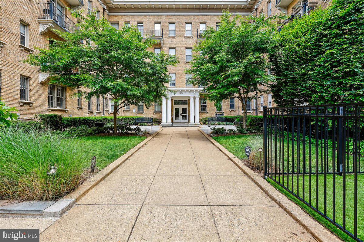 1401 Columbia Road Northwest, Unit 410 Washington, DC 20009 - Photo 4 of 27