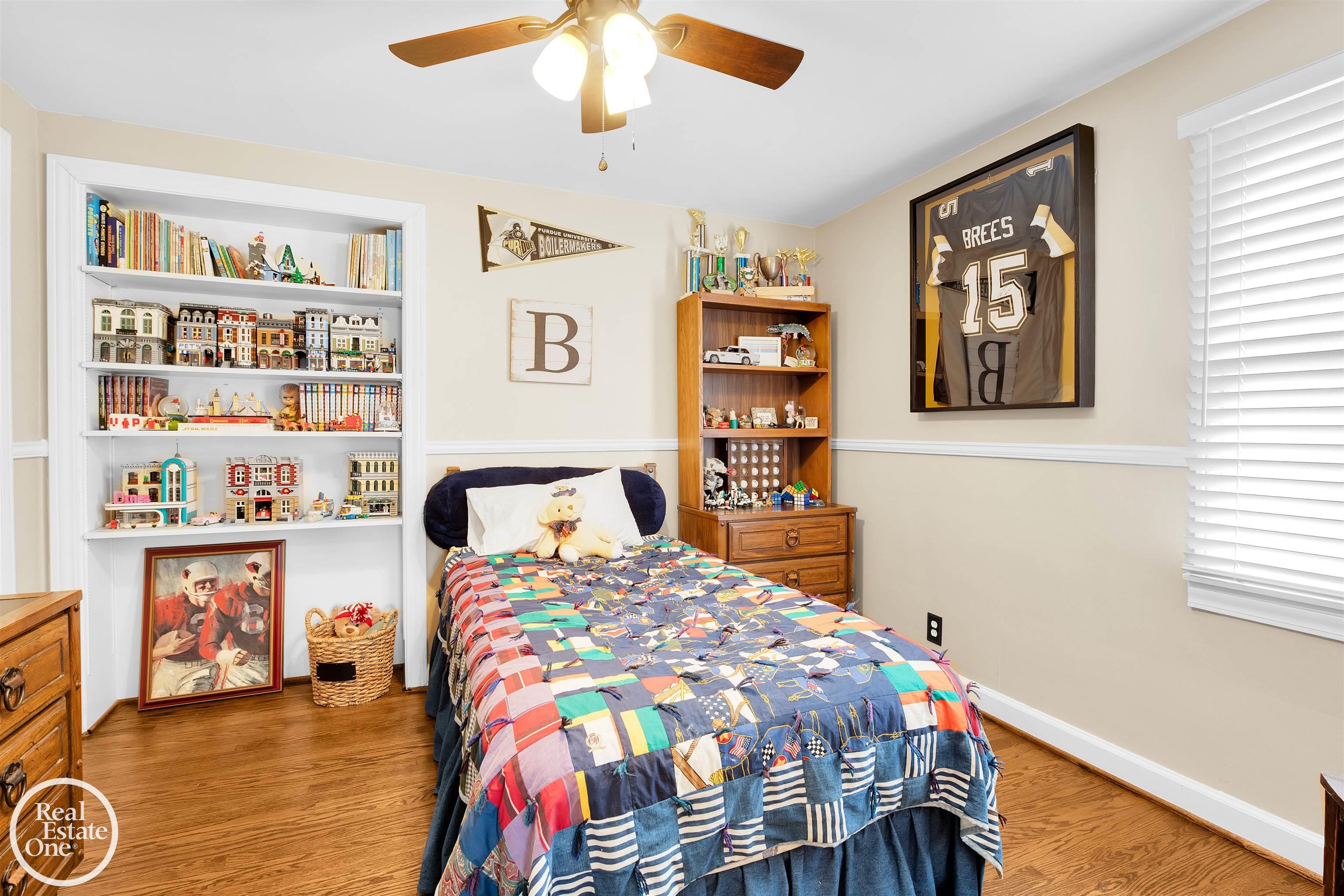 692 Hawthorne Road Grosse Pointe, MI 48236 - Photo 24 of 33 50138273-b1a1a04d-3de8-46ff-86ce-aff5a0d8bac2.JPG