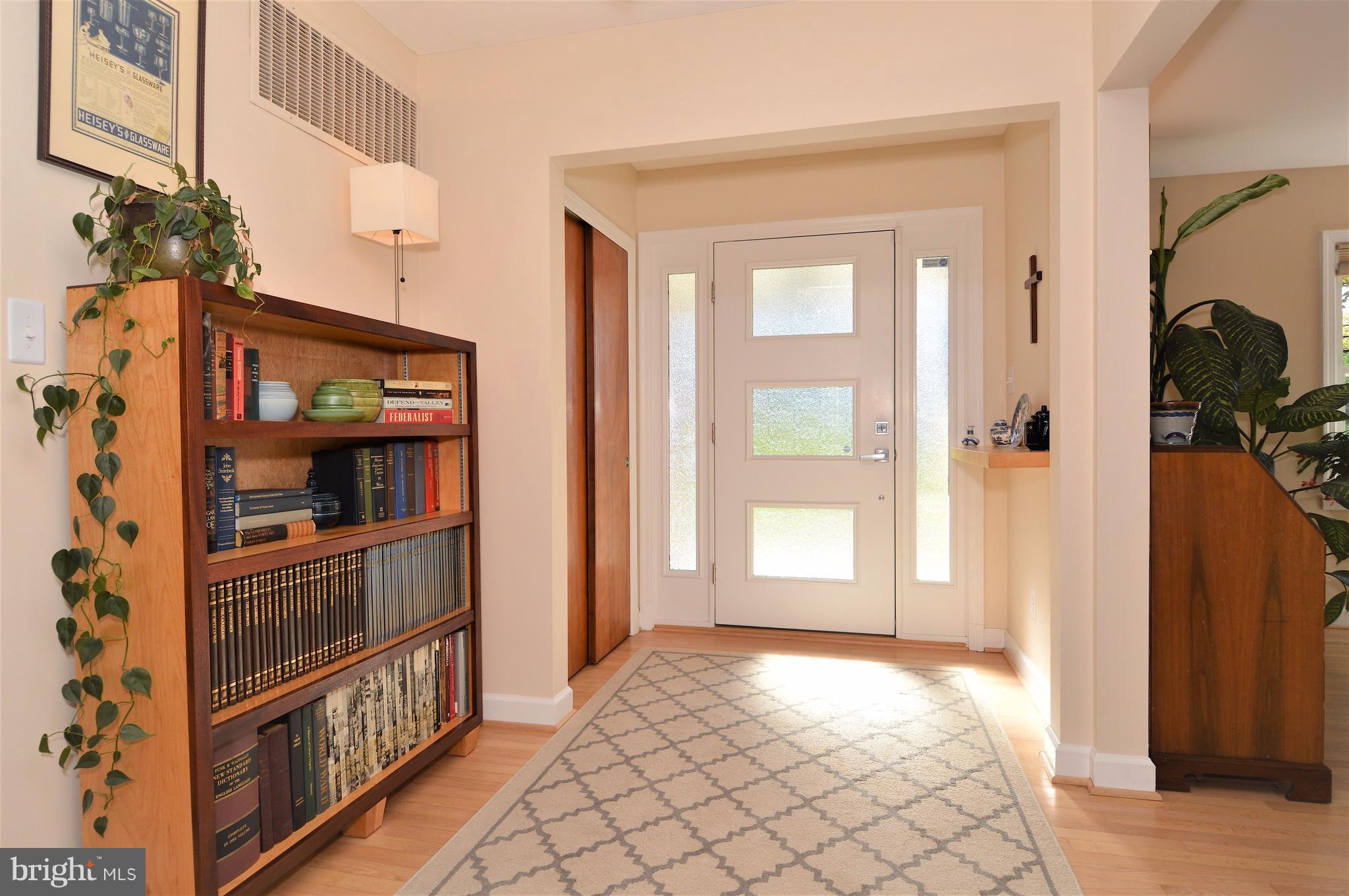 6448 Elmdale Road Alexandria, VA 22312 - Photo 2 of 28 Gracious Foyer Entryway