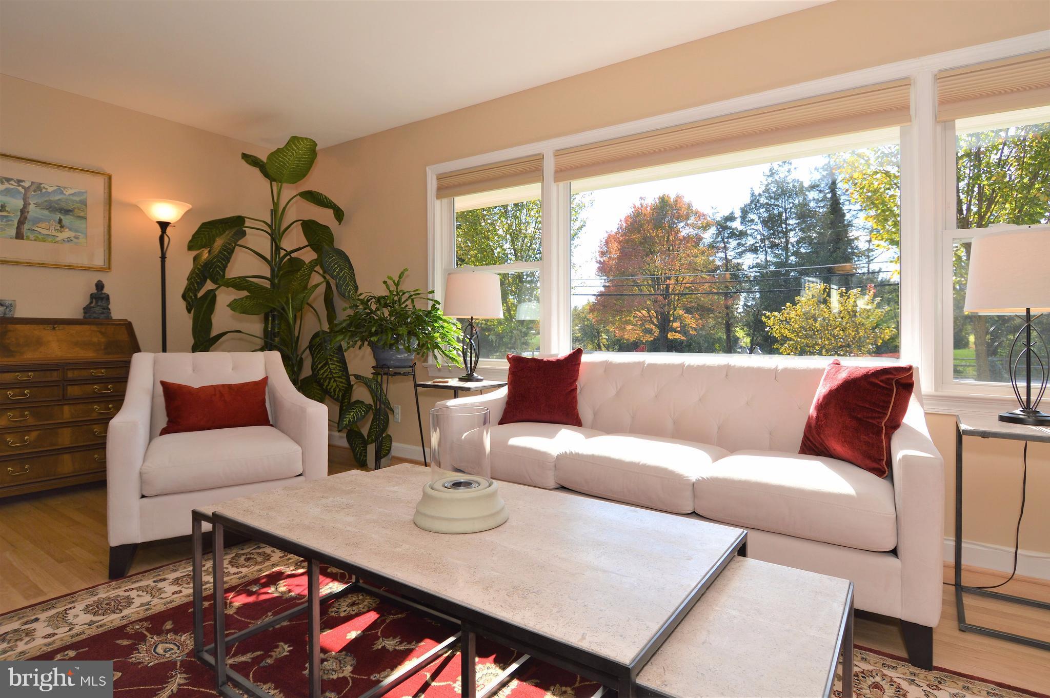 6448 Elmdale Road Alexandria, VA 22312 - Photo 4 of 28 Large Windows Golf Course View