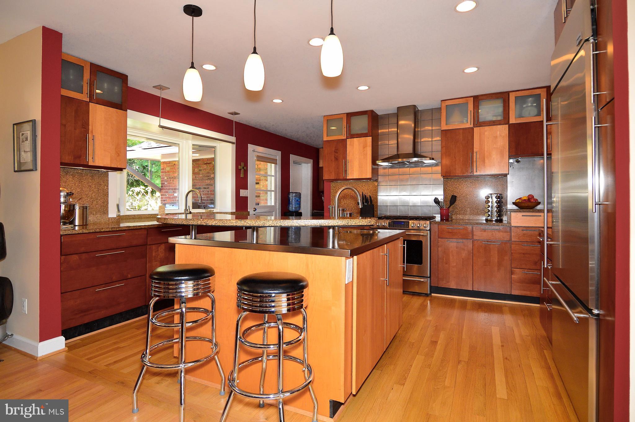 6448 Elmdale Road Alexandria, VA 22312 - Photo 5 of 28 Kitchen with Breakfast Bar