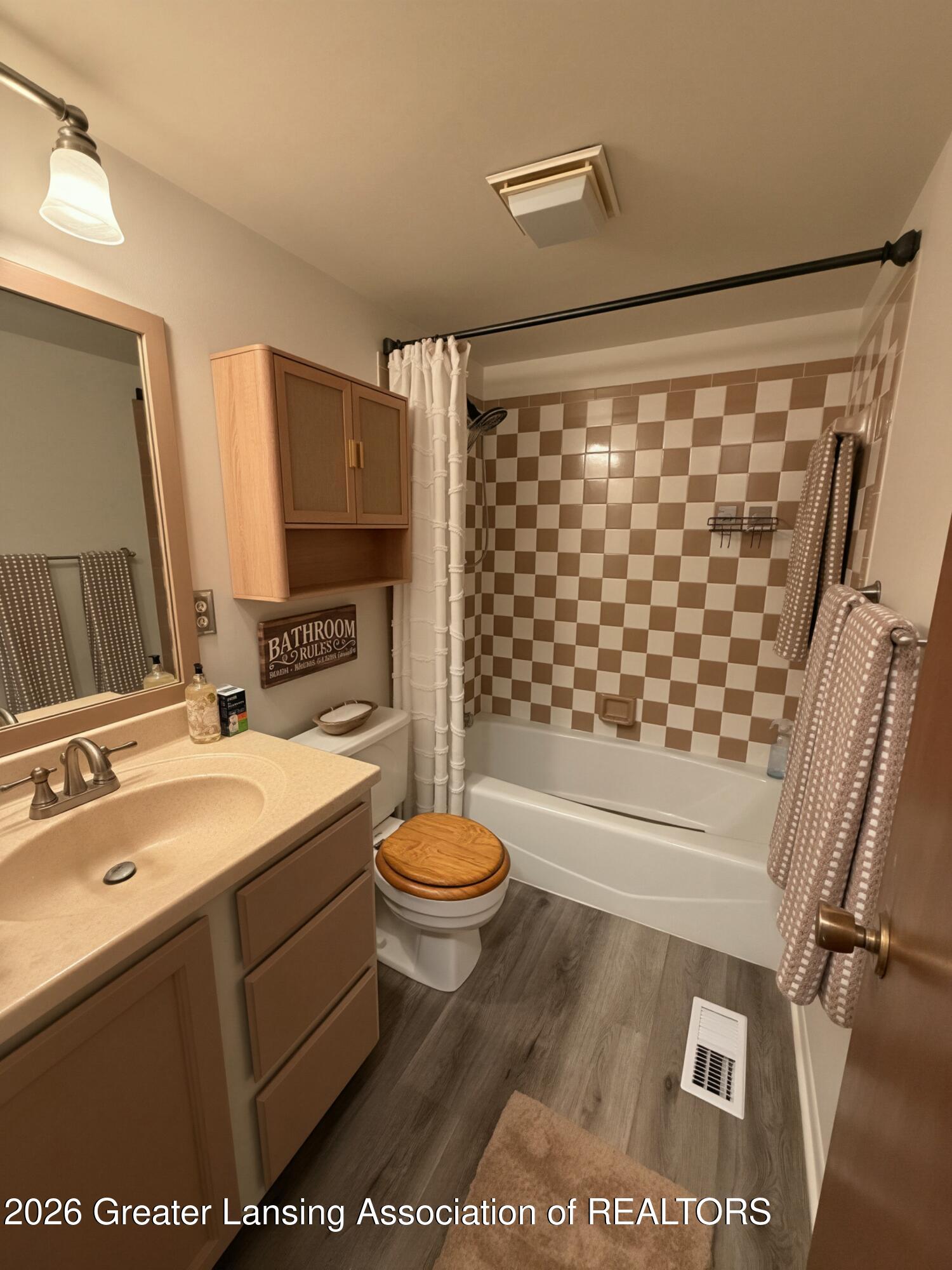 205 East Jolly Road, Unit 12 Lansing, MI 48910 - Photo 11 of 31 6922D70D-31EC-4CA3-A625-5E2E5BB2BD99