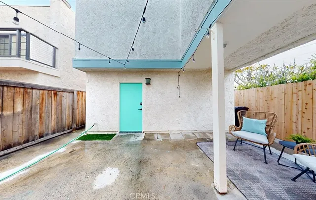 $1,989,000 | 322 12th Street, Huntington Beach, CA 92648