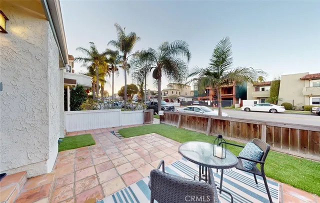 $1,989,000 | 322 12th Street, Huntington Beach, CA 92648