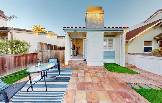 $1,989,000 | 322 12th Street, Huntington Beach, CA 92648