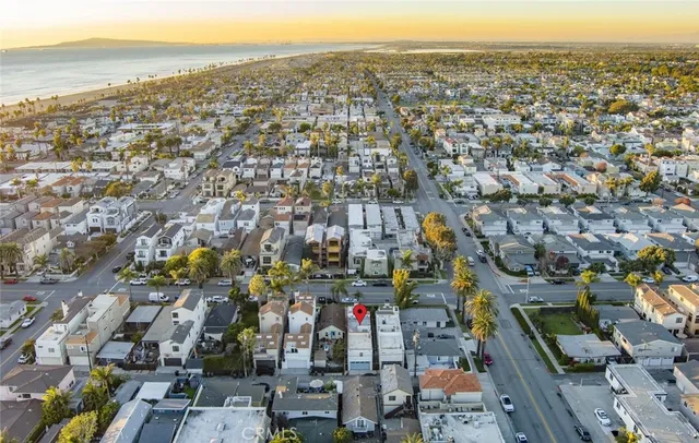 $1,989,000 | 322 12th Street, Huntington Beach, CA 92648