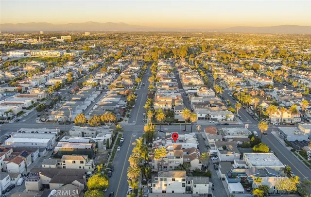 $1,989,000 | 322 12th Street, Huntington Beach, CA 92648