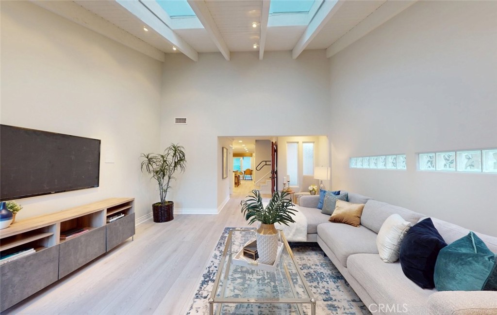 322 12th Street Huntington Beach, CA 92648 - Photo 7 of 65