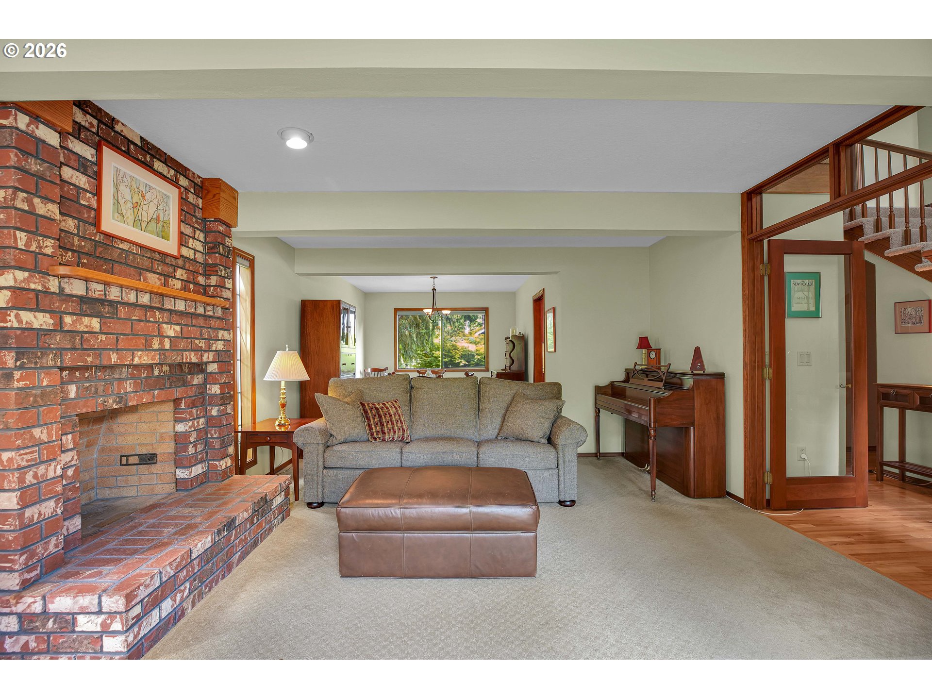 6401 Southwest Dolph Drive Portland, OR 97219 - Photo 14 of 48 Living Room