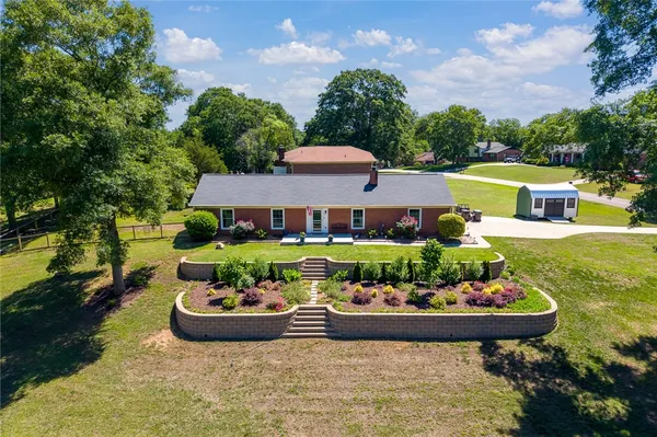 $329,900 | 200 Lakewood Drive, Anderson, SC 29621