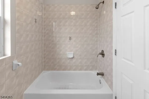 $2,600 | 139 Inslee Place, Unit 2, Elizabeth Port, NJ 07206