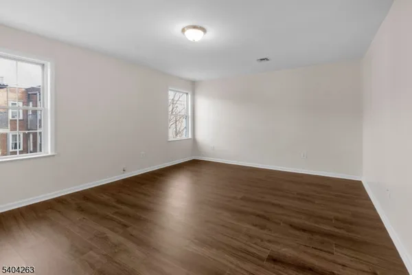 $2,600 | 139 Inslee Place, Unit 2, Elizabeth Port, NJ 07206