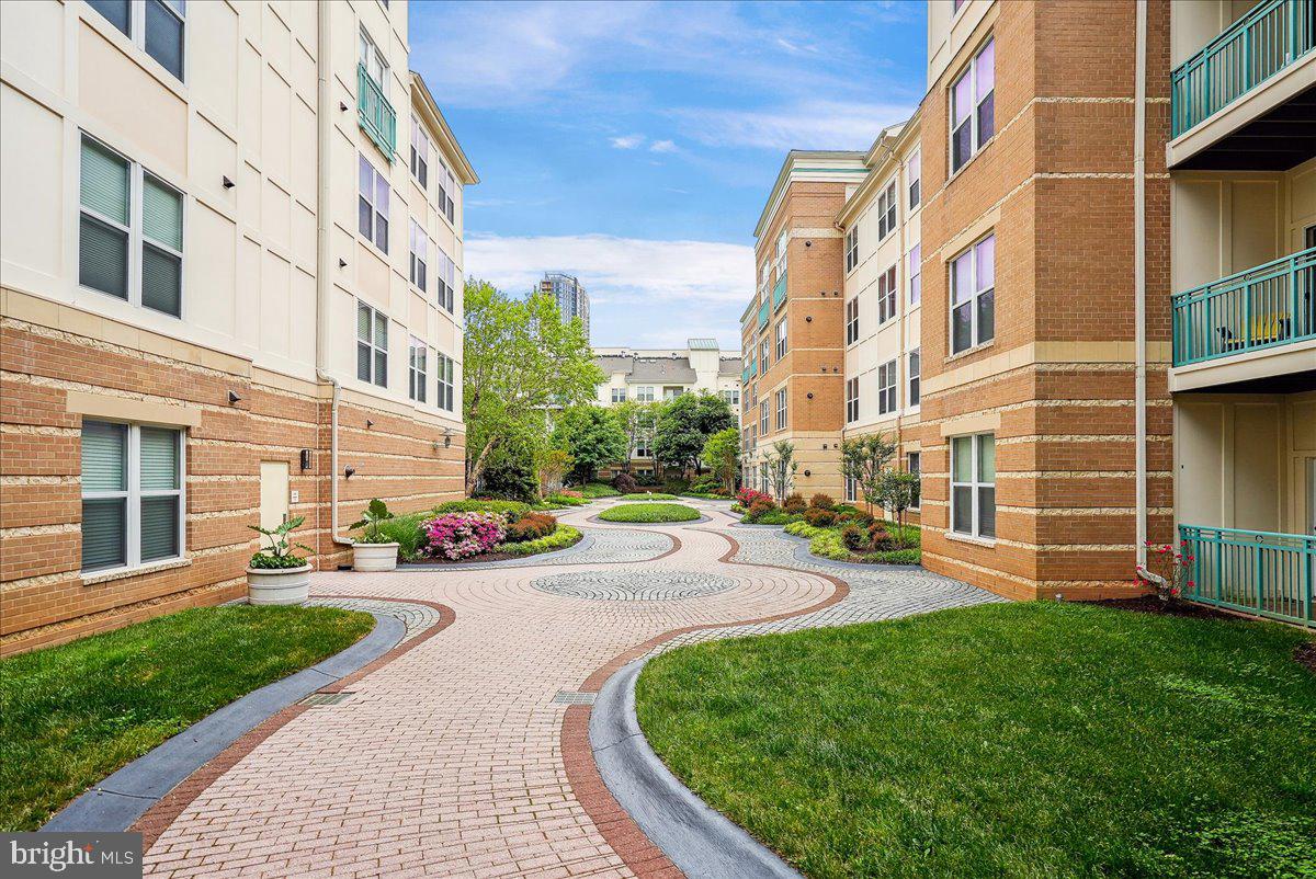 12000 Market Street, Unit 371 Reston, VA 20190 - Photo 40 of 81 The Savoy courtyard