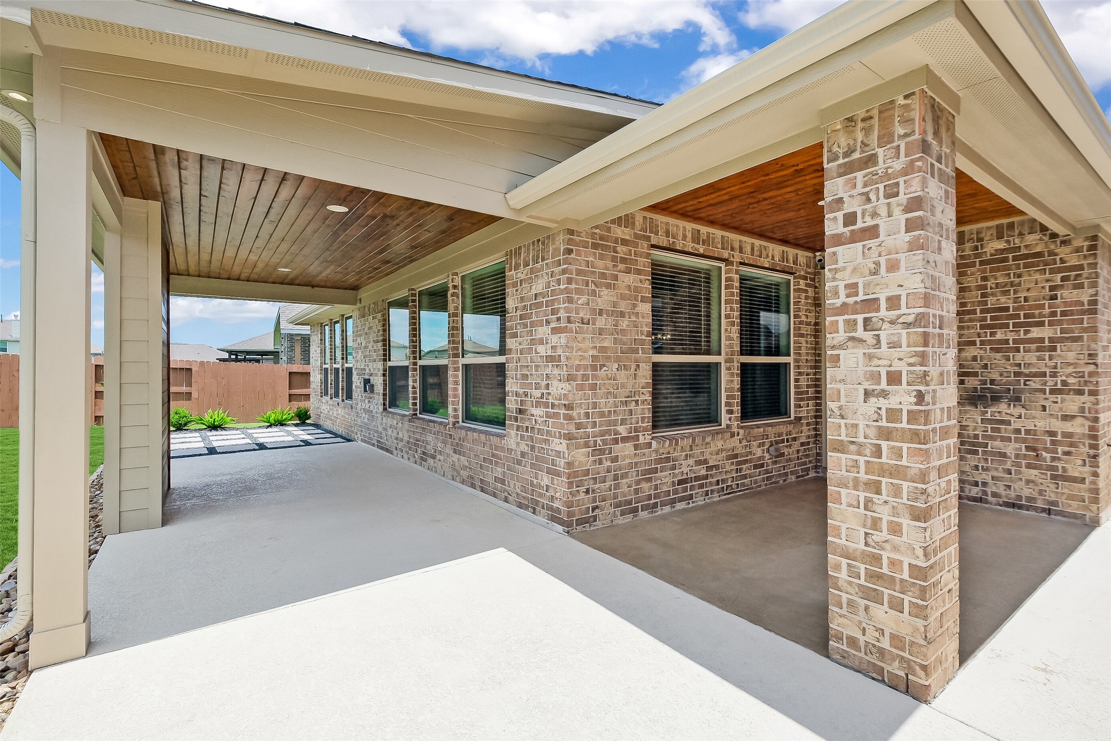 4948 Birchwood Bluff Lane Rosharon, TX 77583 - Photo 25 of 33