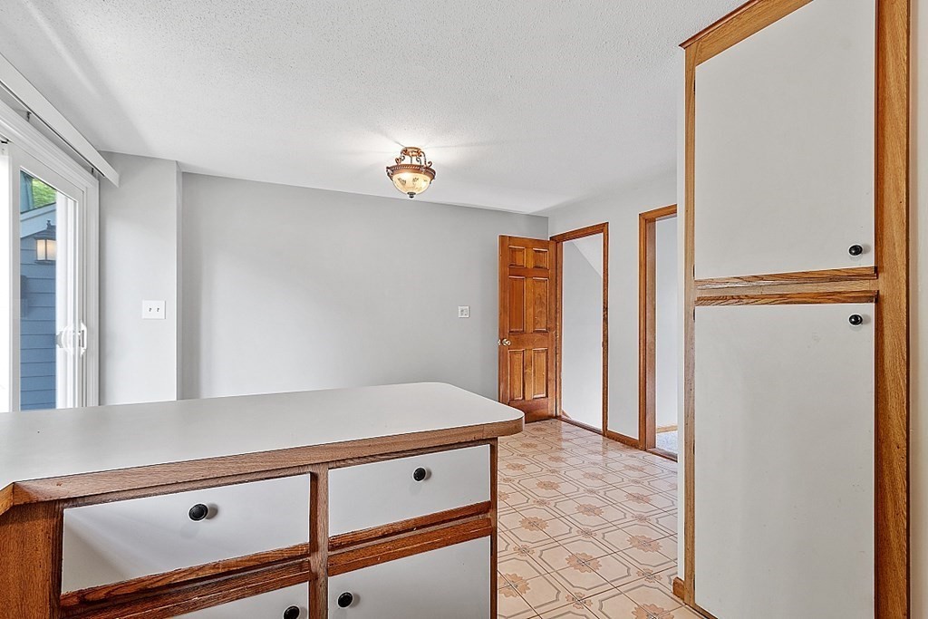 25 Juniper Place, Unit 9 Lowell, MA 01852 - Photo 11 of 42