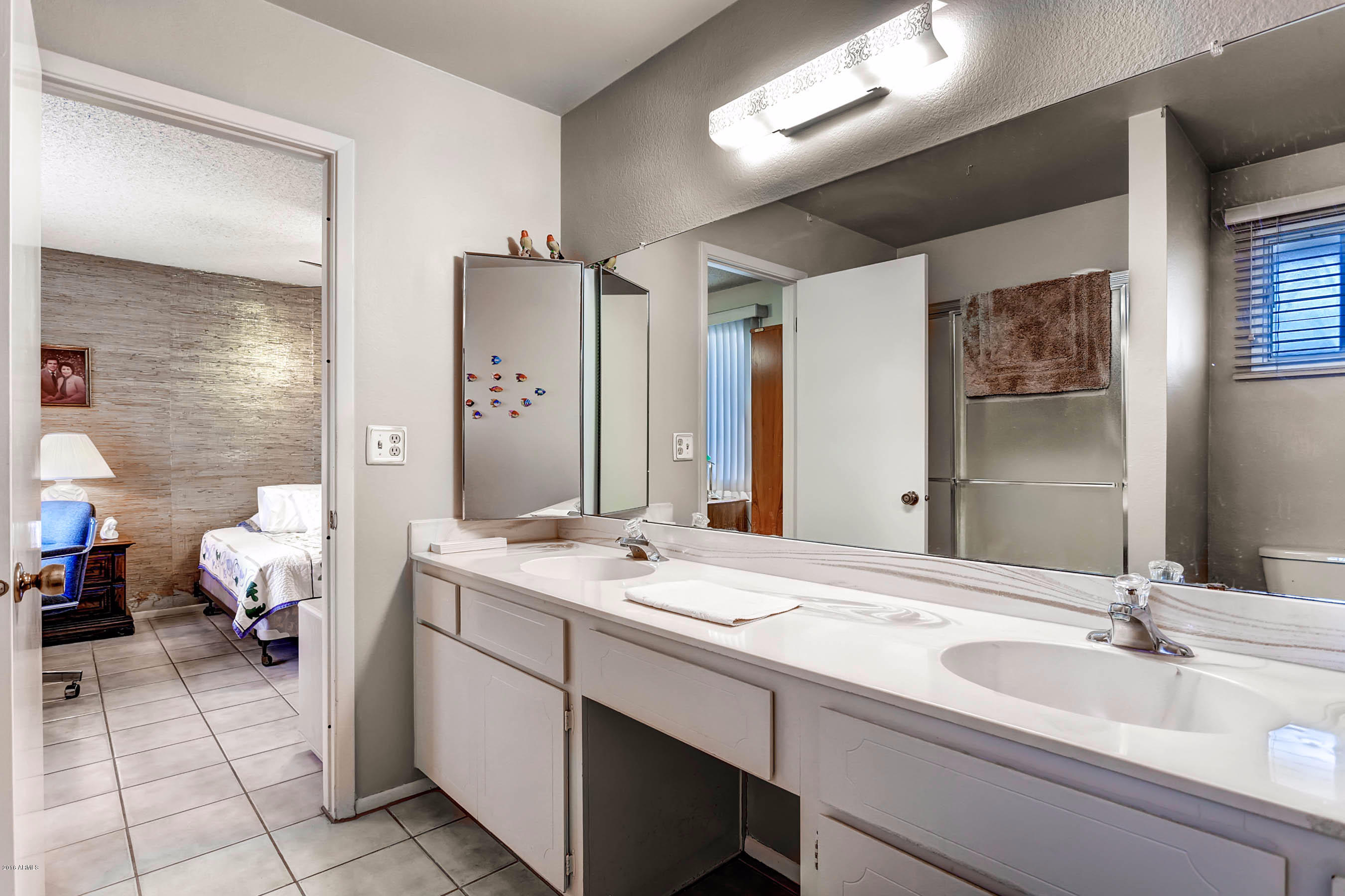 3049 West Redfield Road Phoenix, AZ 85053 - Photo 17 of 28 RedfieldMasterBath