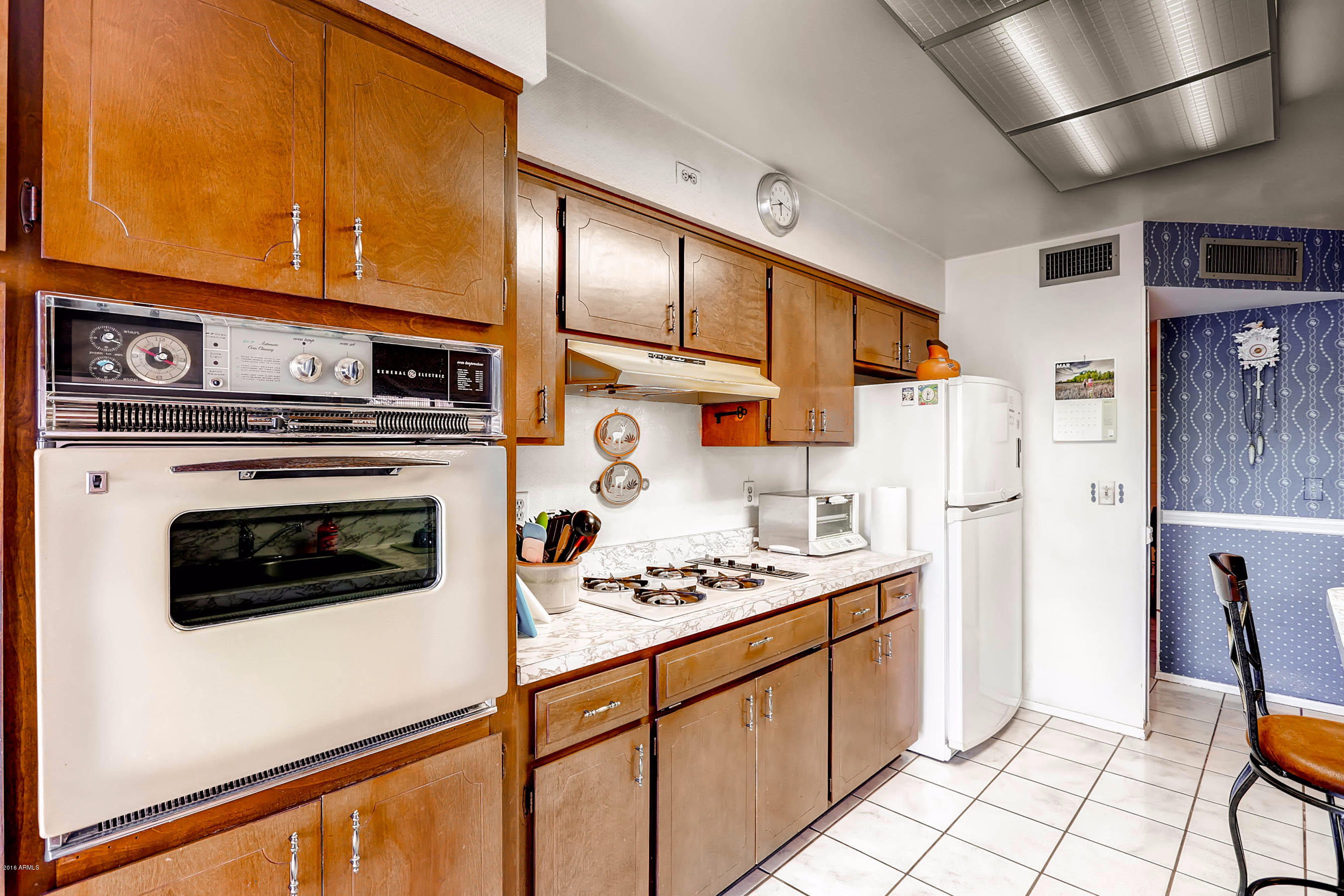 3049 West Redfield Road Phoenix, AZ 85053 - Photo 7 of 28 RedfieldKitchen