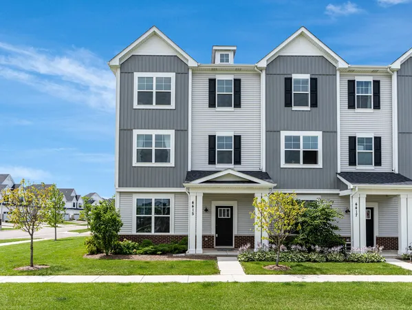 $550,000 | 4415 Chelsea Mnr Circle, Aurora, IL 60504