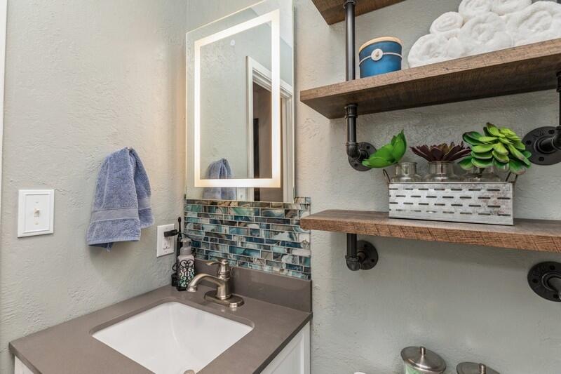 582 Woodlow Road Niceville, FL 32578 - Photo 17 of 30 a room with a table and chairs