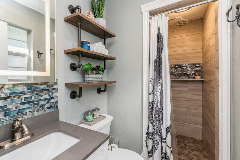 582 Woodlow Road Niceville, FL 32578 - Photo 18 of 30 a bathroom with a sink a toilet and shower