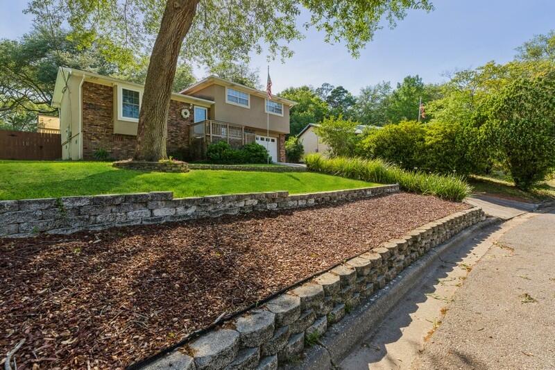582 Woodlow Road Niceville, FL 32578 - Photo 2 of 30 a view of a house with a yard and large trees