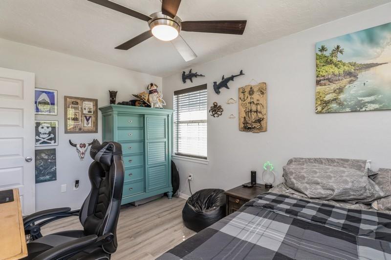 582 Woodlow Road Niceville, FL 32578 - Photo 23 of 30 a view of a room with gym equipment