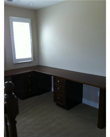 1276 Pershing Road Chula Vista, CA 91913 - Photo 9 of 9 Tech desk