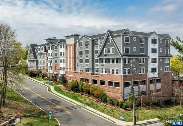 $3,445 | 1685 Bergen Boulevard, Unit 505, Fort Lee, NJ 07024